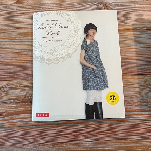 Stylish Dress Book: Wear with Freedom by Yoshiko Tsukiori 2012 - Picture 1 of 4